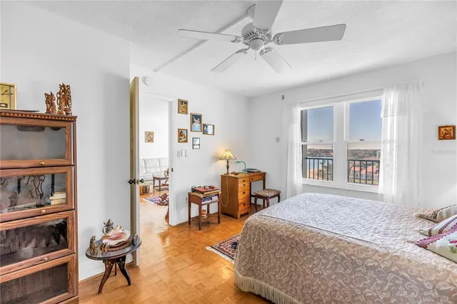 a view of livingroom with furniture