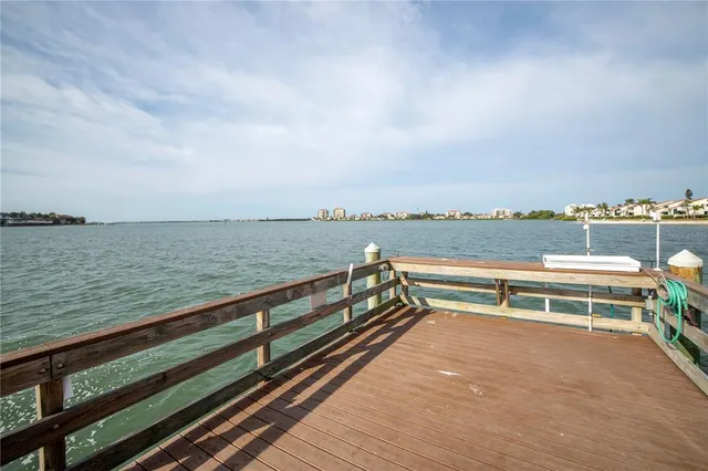 $274,900 | 5220 Brittany Drive South, Unit 904, St. Petersburg, FL 33715