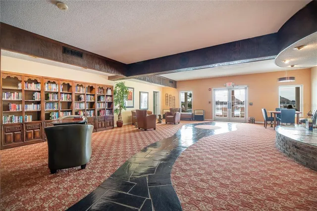 $274,900 | 5220 Brittany Drive South, Unit 904, St. Petersburg, FL 33715