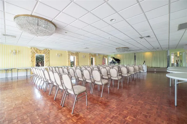 $274,900 | 5220 Brittany Drive South, Unit 904, St. Petersburg, FL 33715