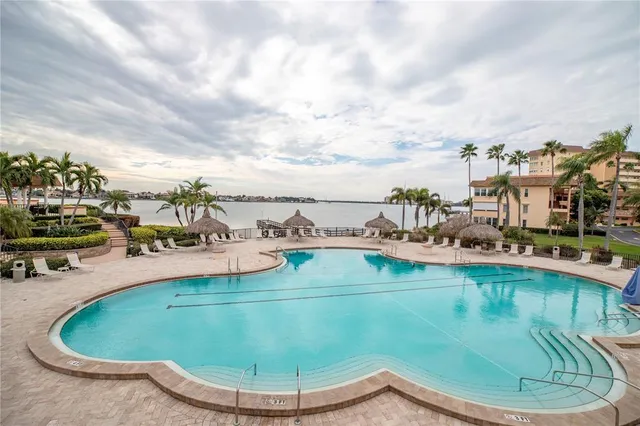 $274,900 | 5220 Brittany Drive South, Unit 904, St. Petersburg, FL 33715