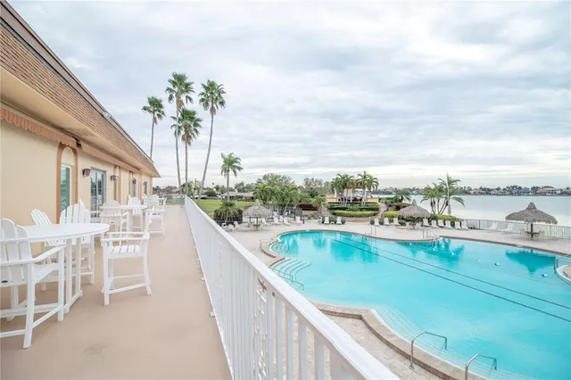 $274,900 | 5220 Brittany Drive South, Unit 904, St. Petersburg, FL 33715