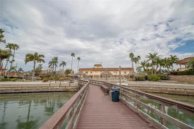 $274,900 | 5220 Brittany Drive South, Unit 904, St. Petersburg, FL 33715