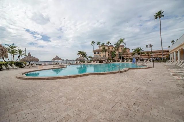 $274,900 | 5220 Brittany Drive South, Unit 904, St. Petersburg, FL 33715