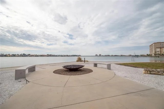 $274,900 | 5220 Brittany Drive South, Unit 904, St. Petersburg, FL 33715