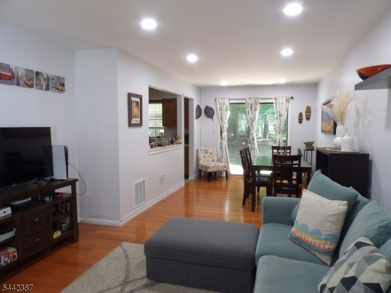 605 Timber Oaks Road Edison, NJ 08820 - Photo 6 of 25