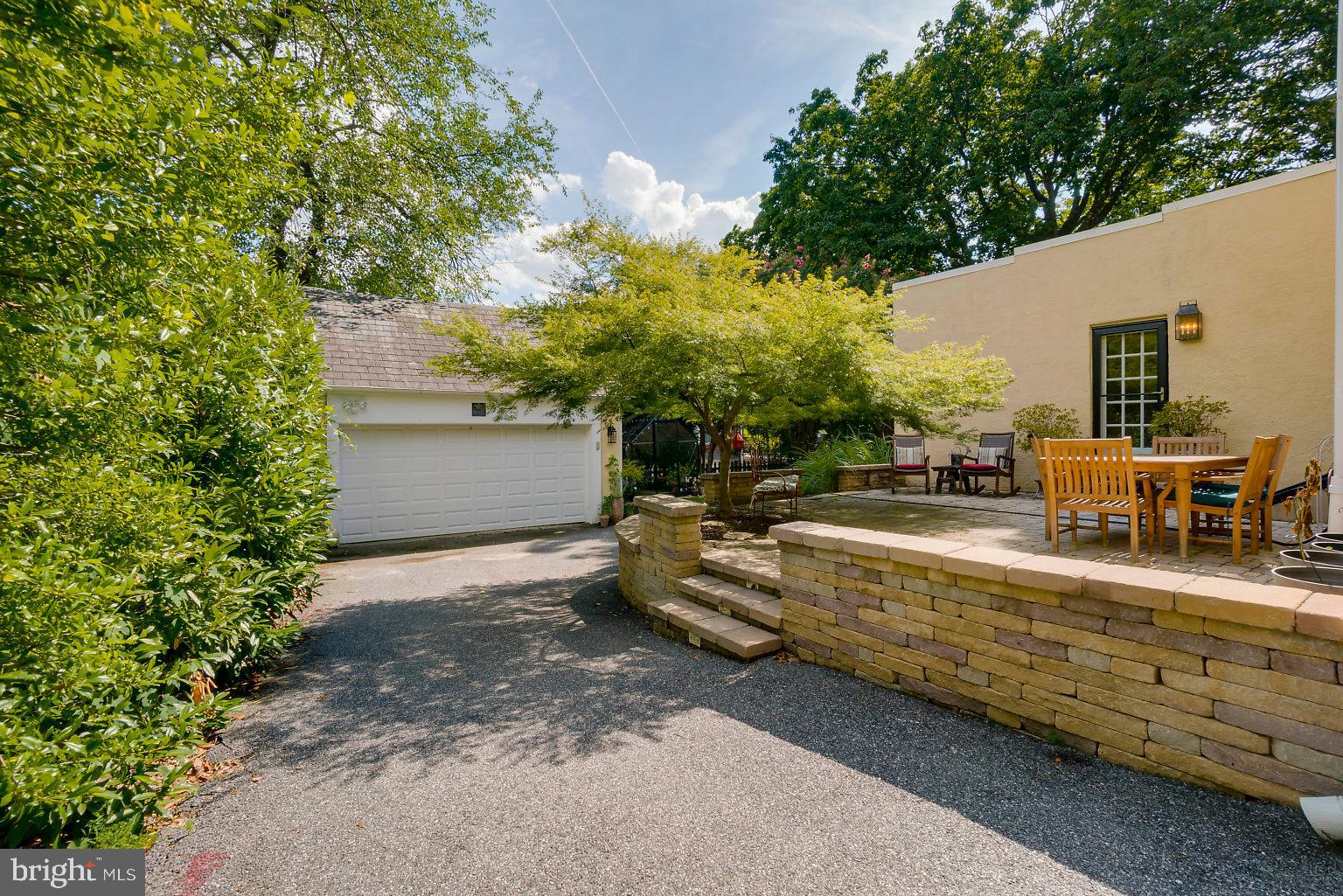 605 Somerset Road Baltimore, MD 21210 - Photo 4 of 69