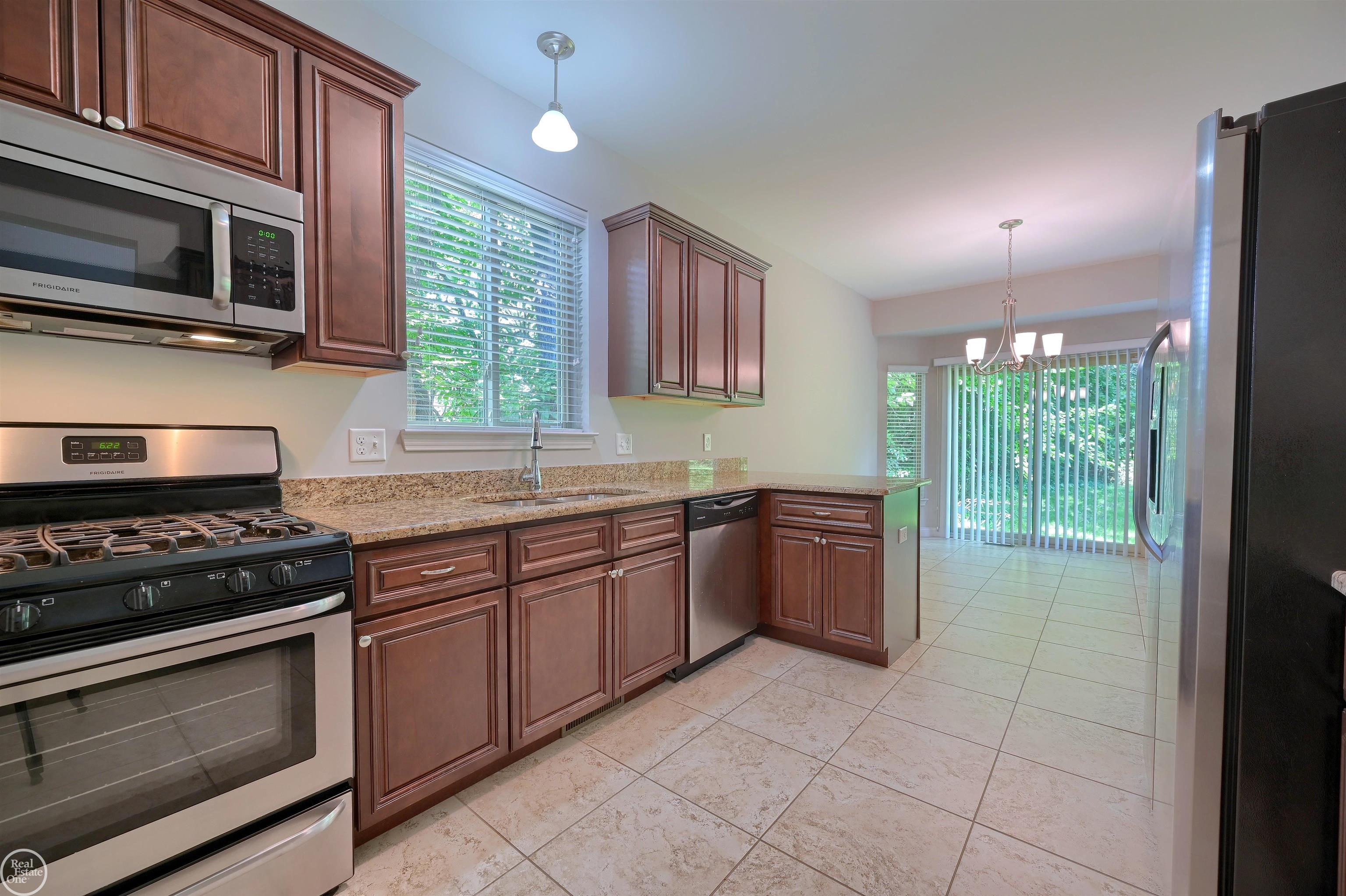 8199 22 Mile Road, Unit RIGHT SIDE ) Utica, MI 48317 - Photo 8 of 59