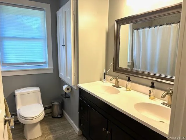 $429,500 | 32 Greentree Drive North, Hyde Park, NY 12538