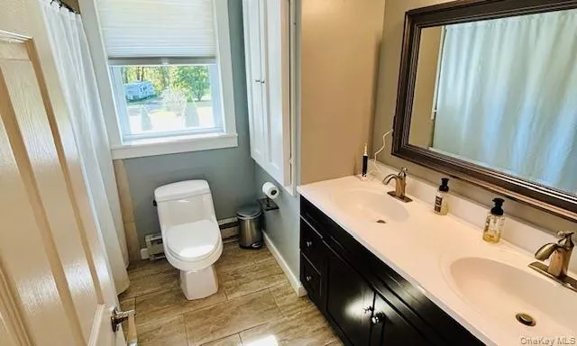 $429,500 | 32 Greentree Drive North, Hyde Park, NY 12538