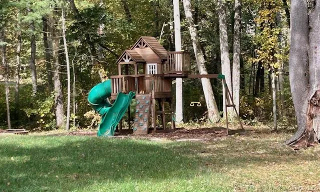 $429,500 | 32 Greentree Drive North, Hyde Park, NY 12538