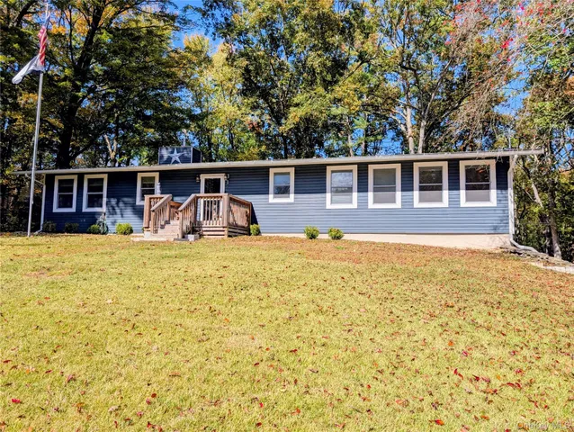 $429,500 | 32 Greentree Drive North, Hyde Park, NY 12538