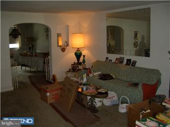 7428 Drexel Road Philadelphia, PA 19151 - Photo 6 of 12 Living Room