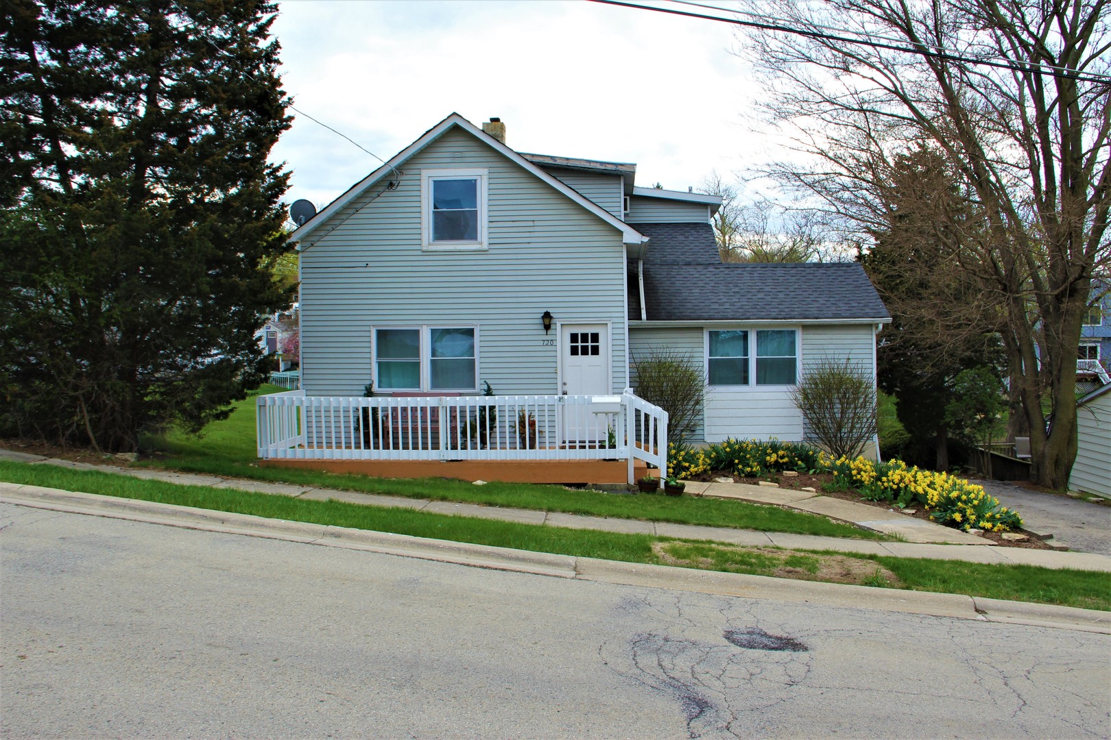 720 Chestnut Street Lemont, IL 60439 - Photo 1 of 27