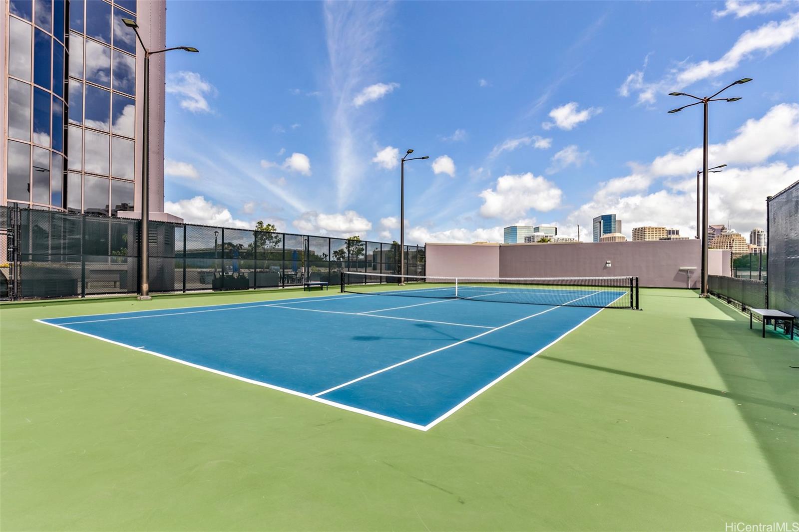 415 South Street, Unit 4202 Honolulu, HI 96813 - Photo 20 of 21 a view of a tennis court