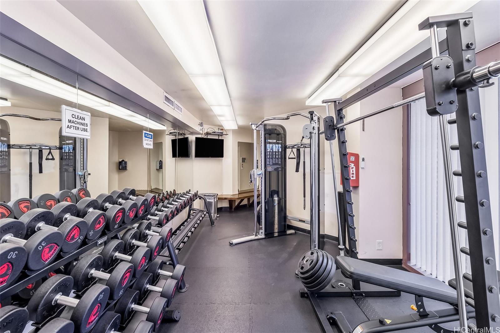 415 South Street, Unit 4202 Honolulu, HI 96813 - Photo 21 of 21 a view of front door with couch
