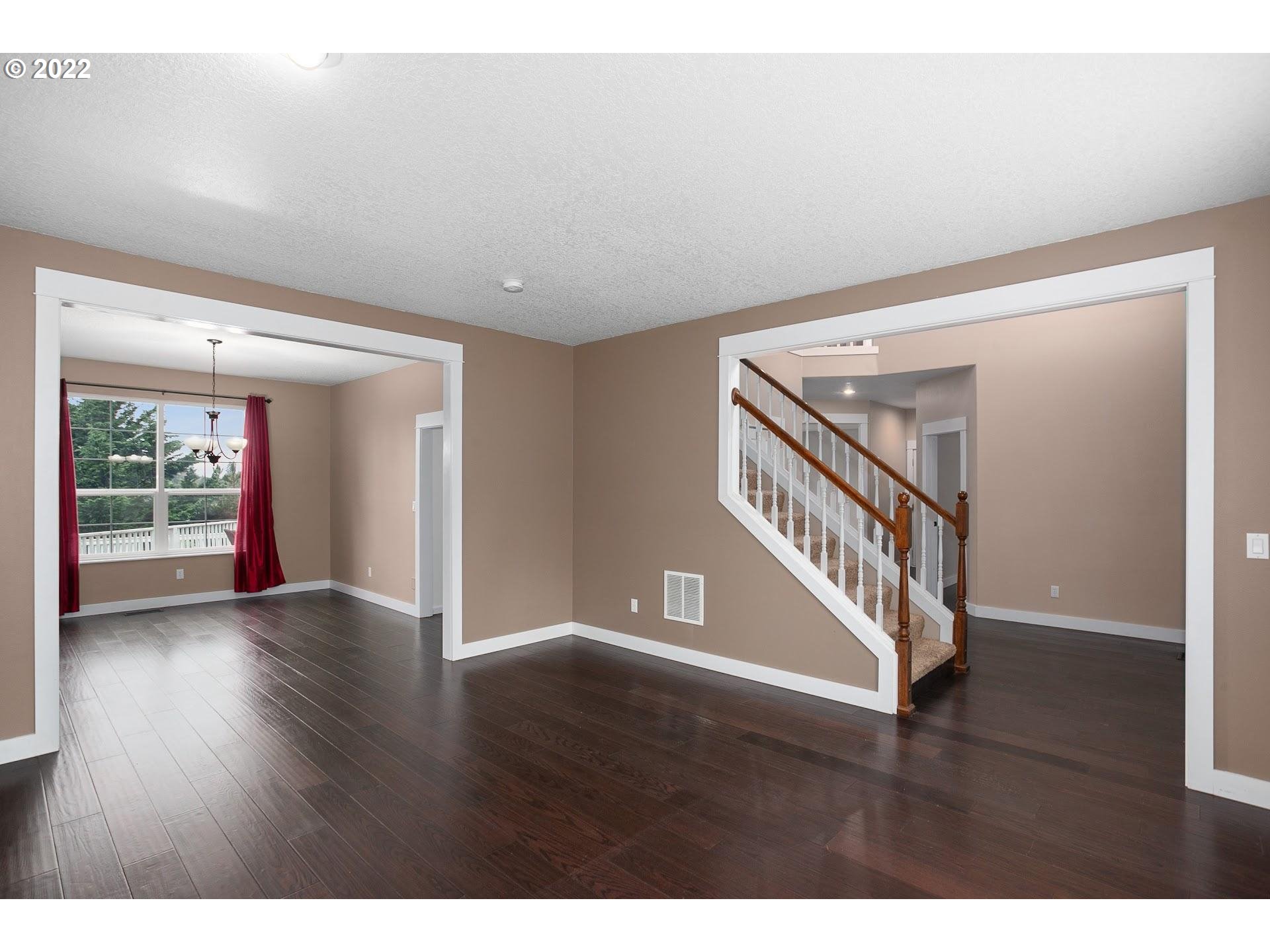 34058 East Kappler Road St. Helens, OR 97051 - Photo 3 of 32 Living Room/Entrance