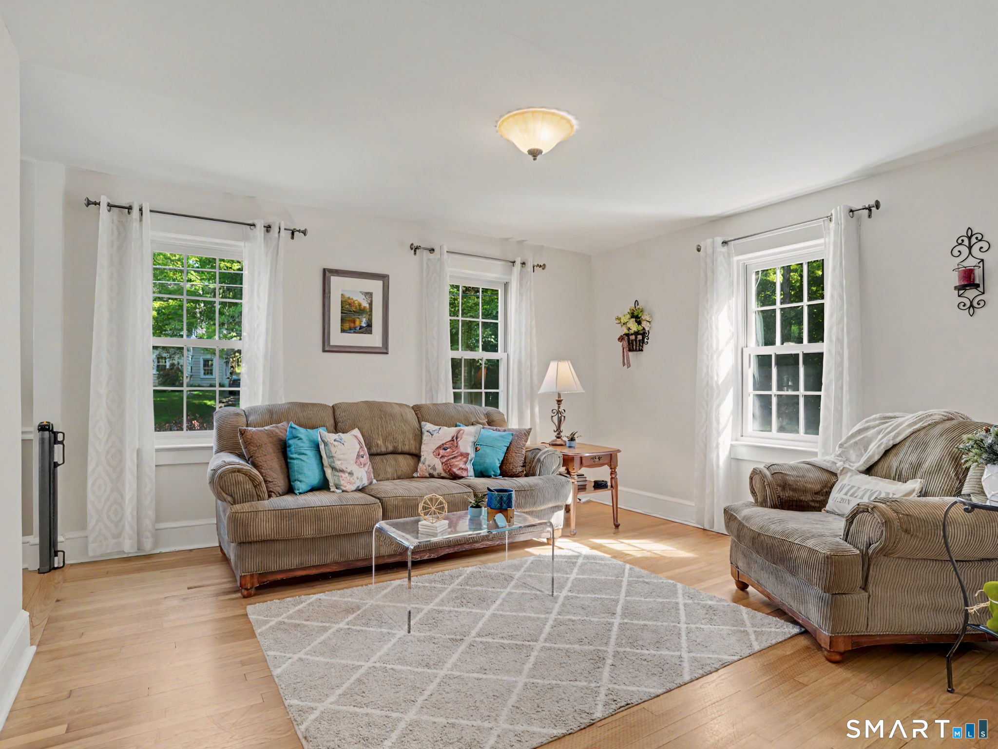 18 Deerfield Road Wilton, CT 06897 - Photo 8 of 40 Family Room is spacious with convenient Built ins.