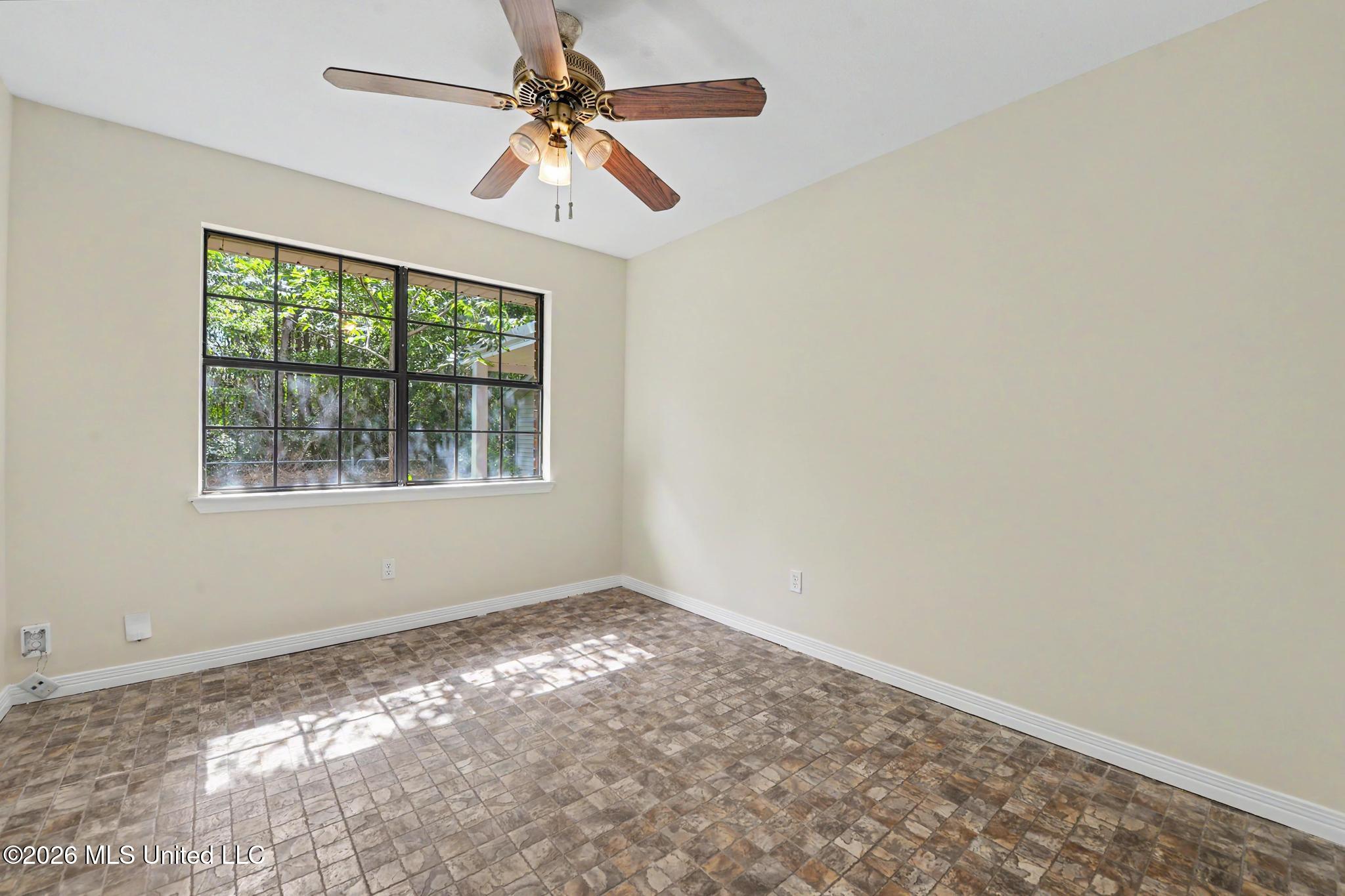 12520 Depew Road Gulfport, MS 39503 - Photo 15 of 29 015
