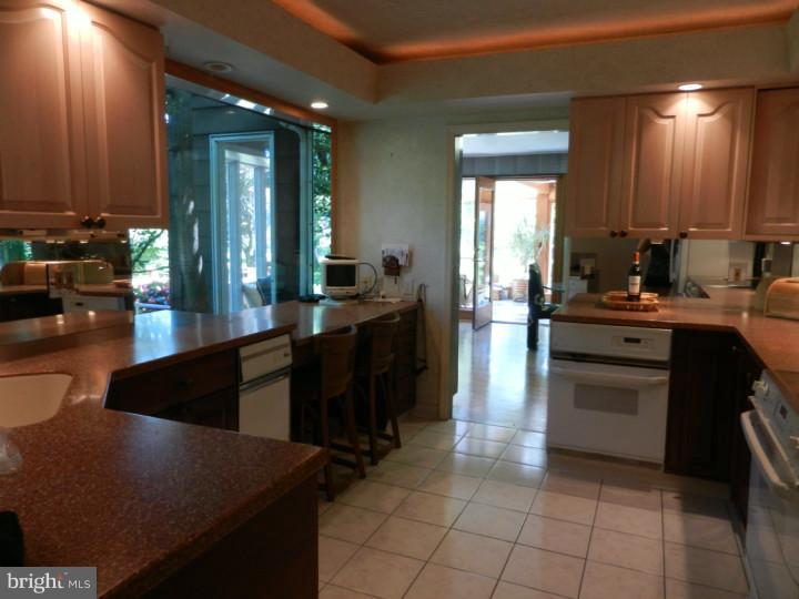145 Radburn Road Huntingdon Valley, PA 19006 - Photo 8 of 25