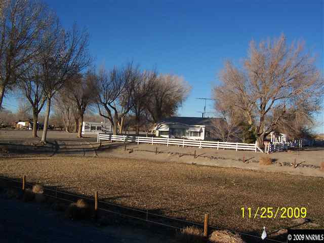 6820 Reno Highway Fallon, NV 89406 - Photo 3 of 9 a view of a yard with wooden fence