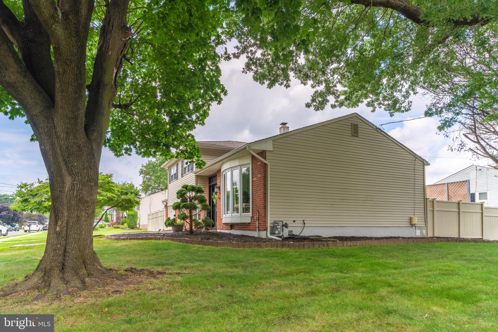 30 Rock Royal Road Hamilton, NJ 08620 - Photo 7 of 54 a front view of a house with garden