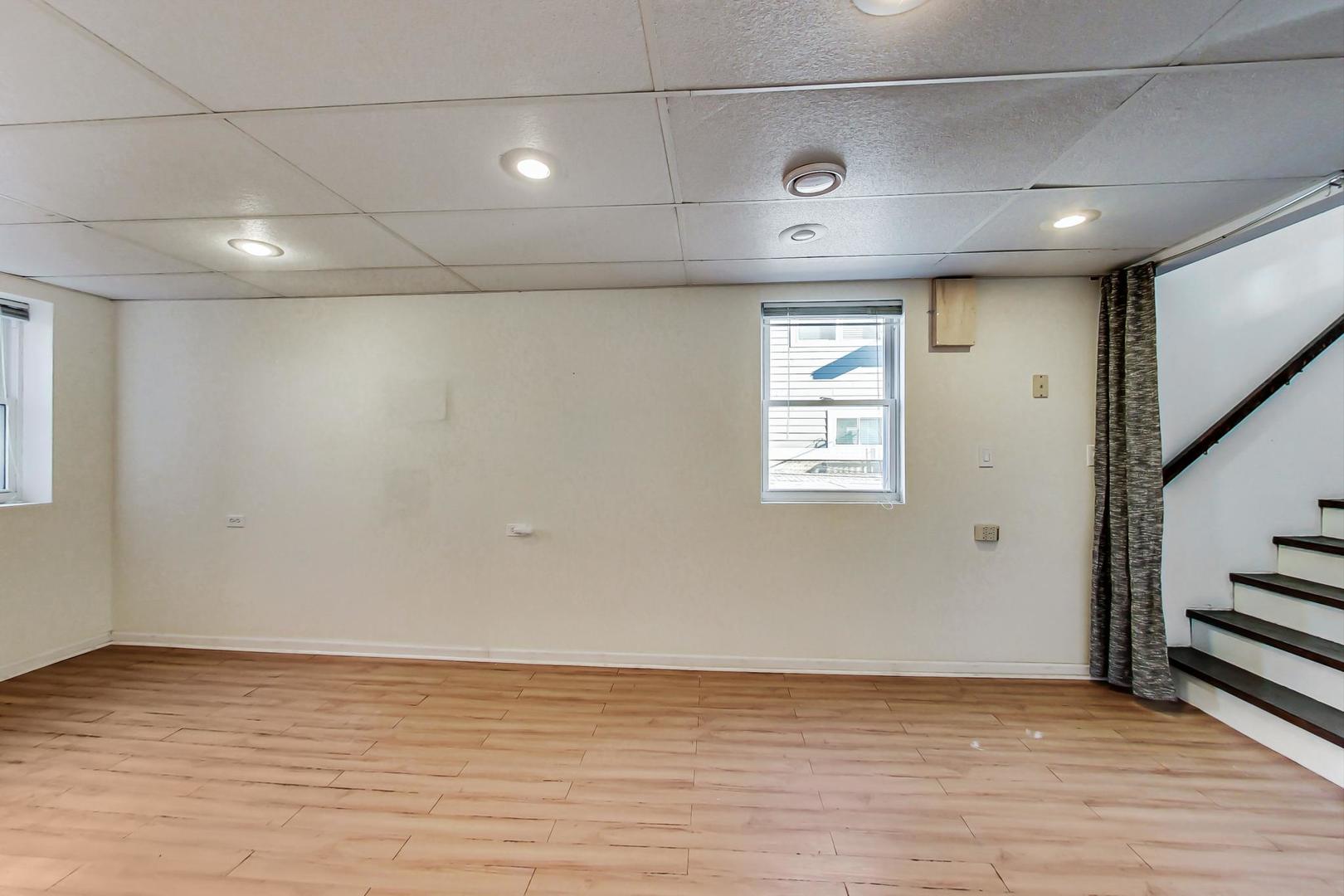 8107 West 30th Street North Riverside, IL 60546 - Photo 22 of 33 a view of an empty room
