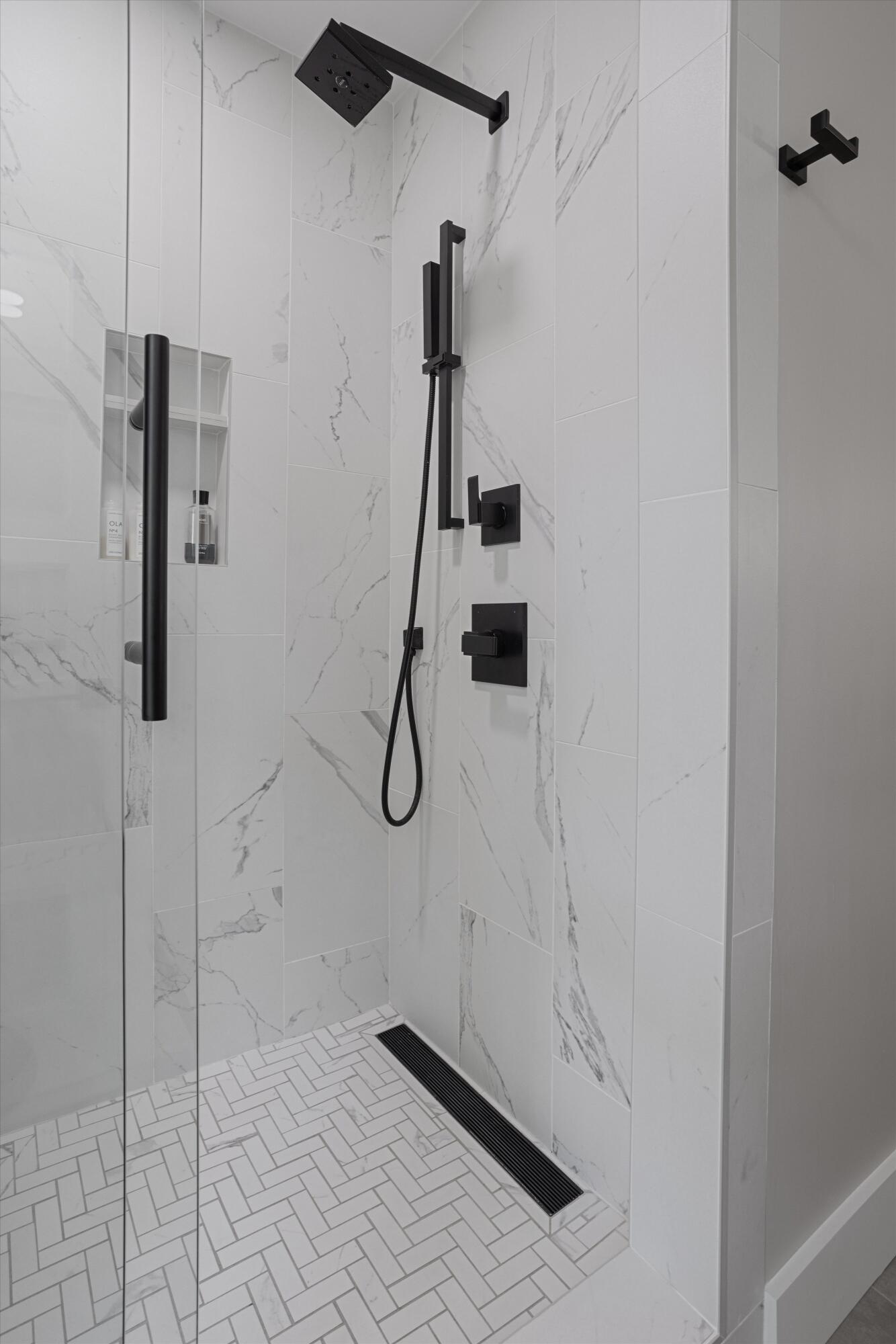 200 Manufacturers Road, Unit 216 Chattanooga, TN 37405 - Photo 26 of 62 Black fixtures and attention to detail