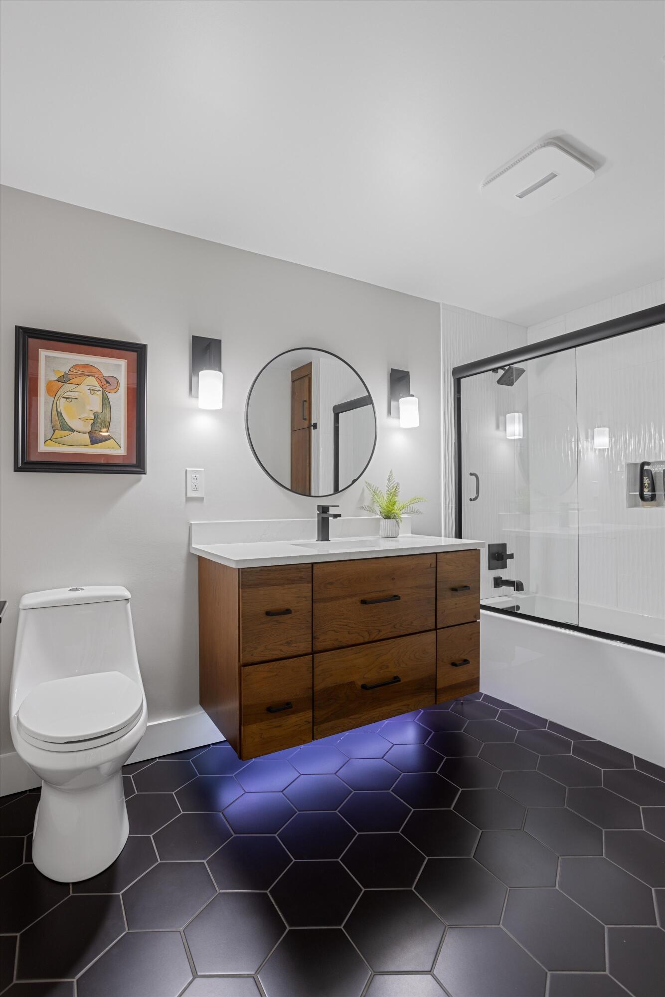 200 Manufacturers Road, Unit 216 Chattanooga, TN 37405 - Photo 31 of 62 Second bath