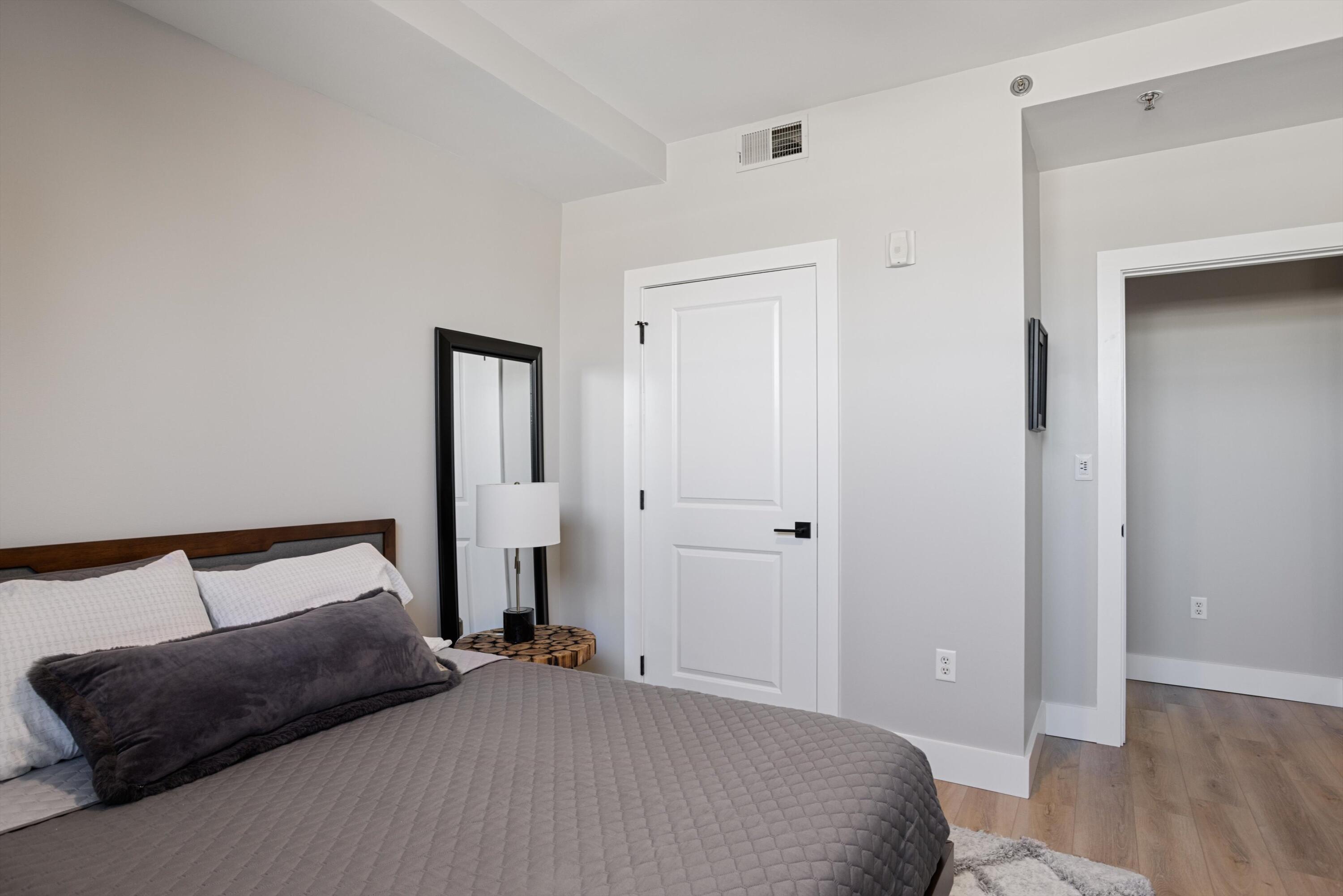 200 Manufacturers Road, Unit 216 Chattanooga, TN 37405 - Photo 33 of 62 Second bedroom