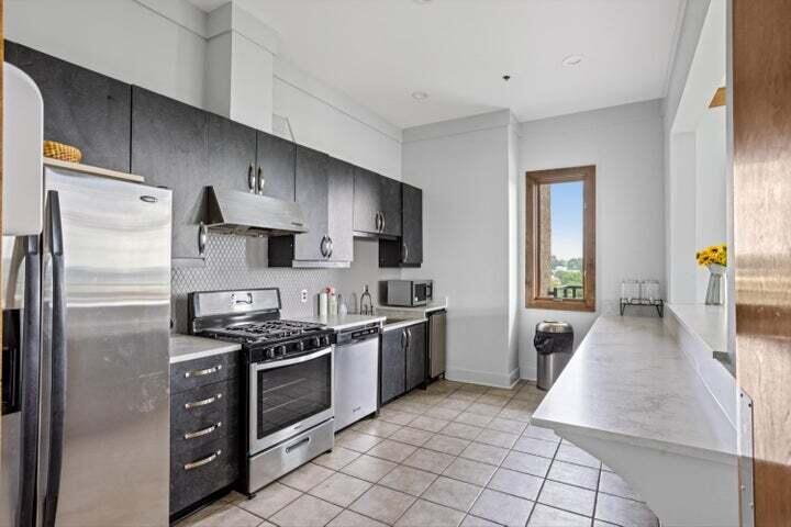 200 Manufacturers Road, Unit 216 Chattanooga, TN 37405 - Photo 44 of 62 Penthouse clubroom kitchen