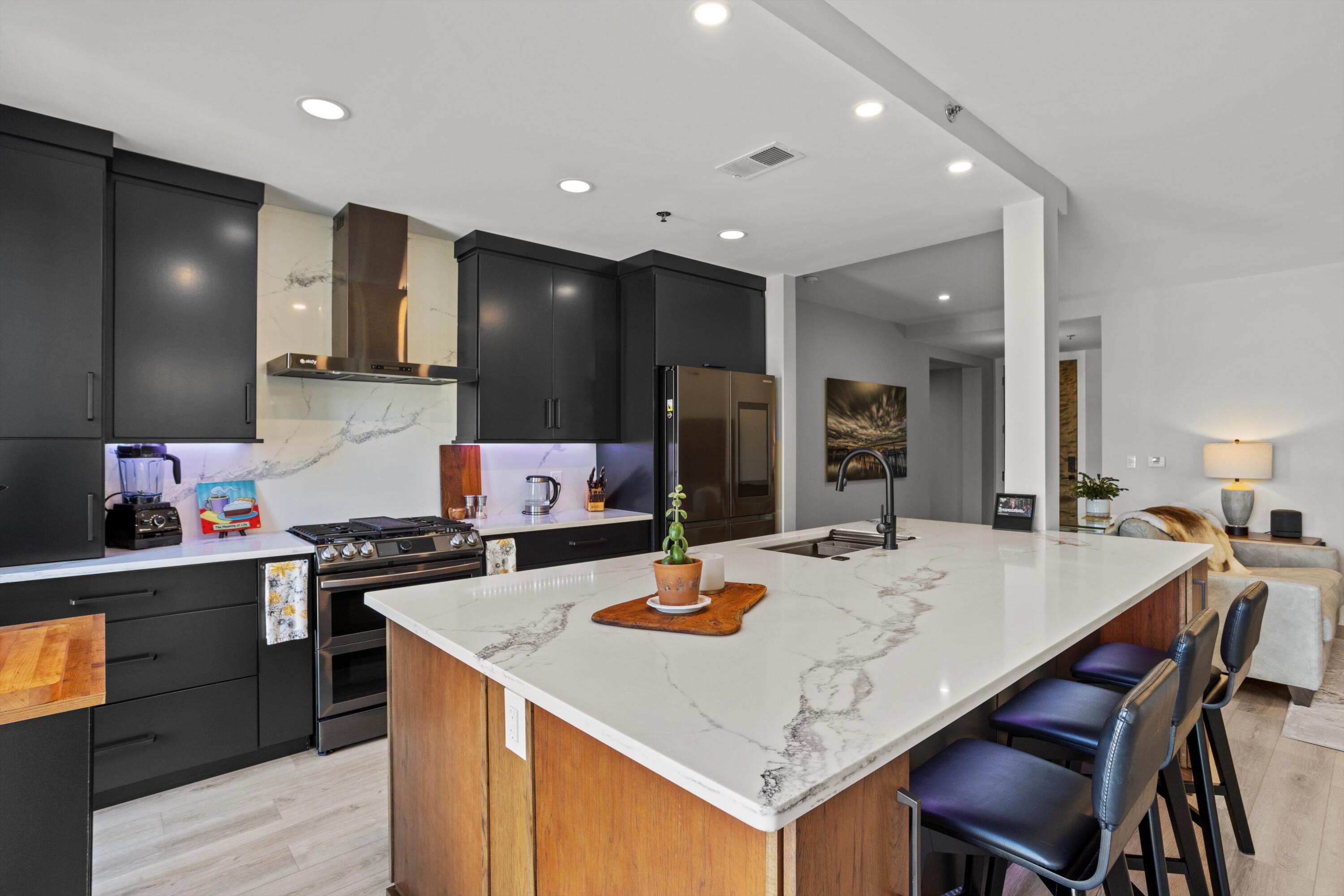 200 Manufacturers Road, Unit 216 Chattanooga, TN 37405 - Photo 7 of 62 Let's dine!