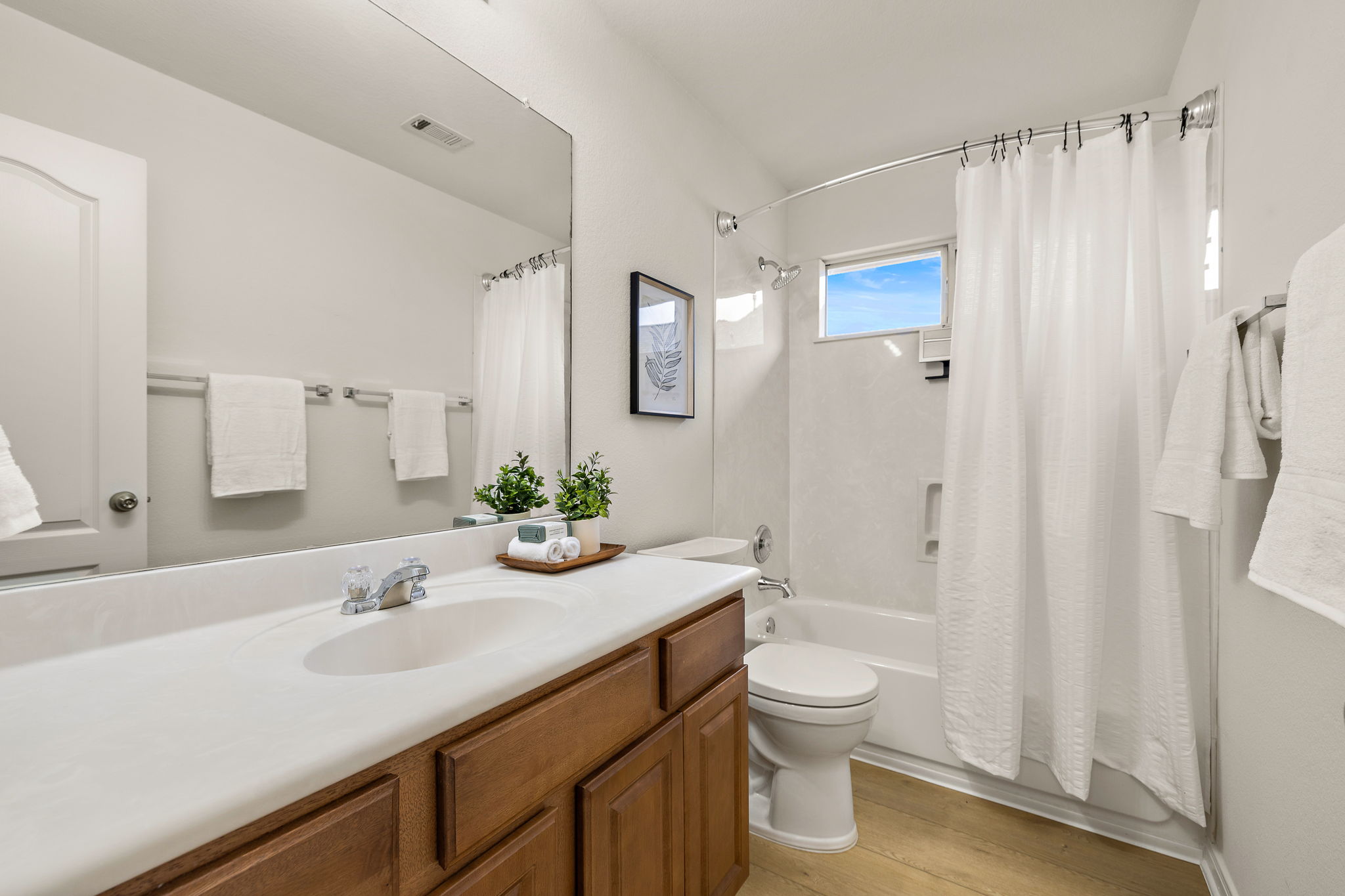 903 Fork Ridge Path Round Rock, TX 78665 - Photo 21 of 27 Full bathroom #1 on the second floor.