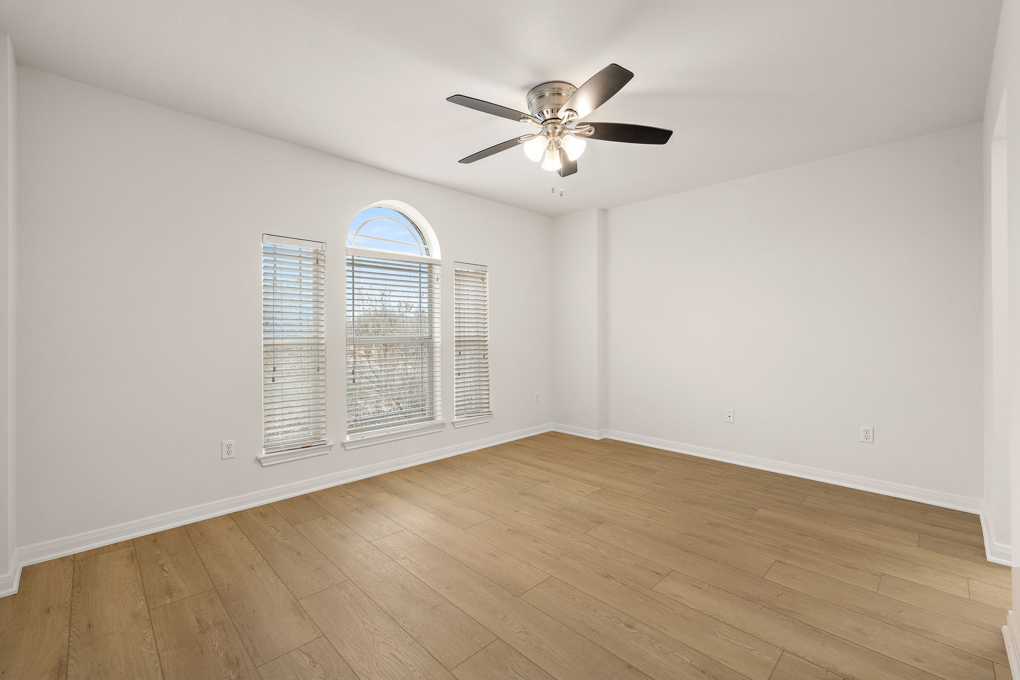 903 Fork Ridge Path Round Rock, TX 78665 - Photo 25 of 27 Secondary bedroom #3 on the second floor.