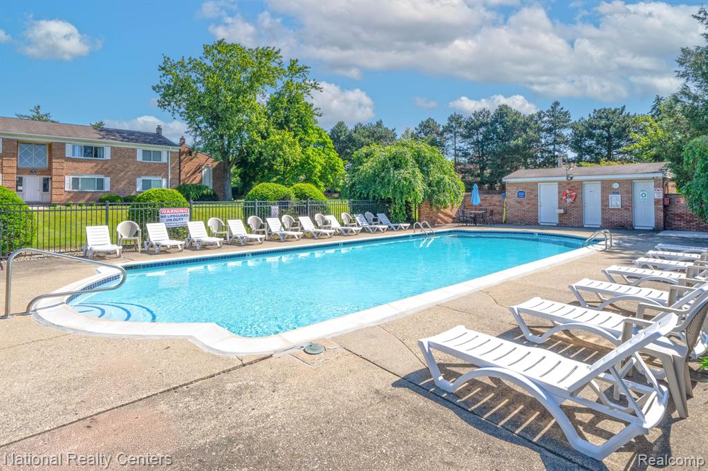 801 West Long Lake Road, Unit G1 Bloomfield Hills, MI 48302 - Photo 18 of 28