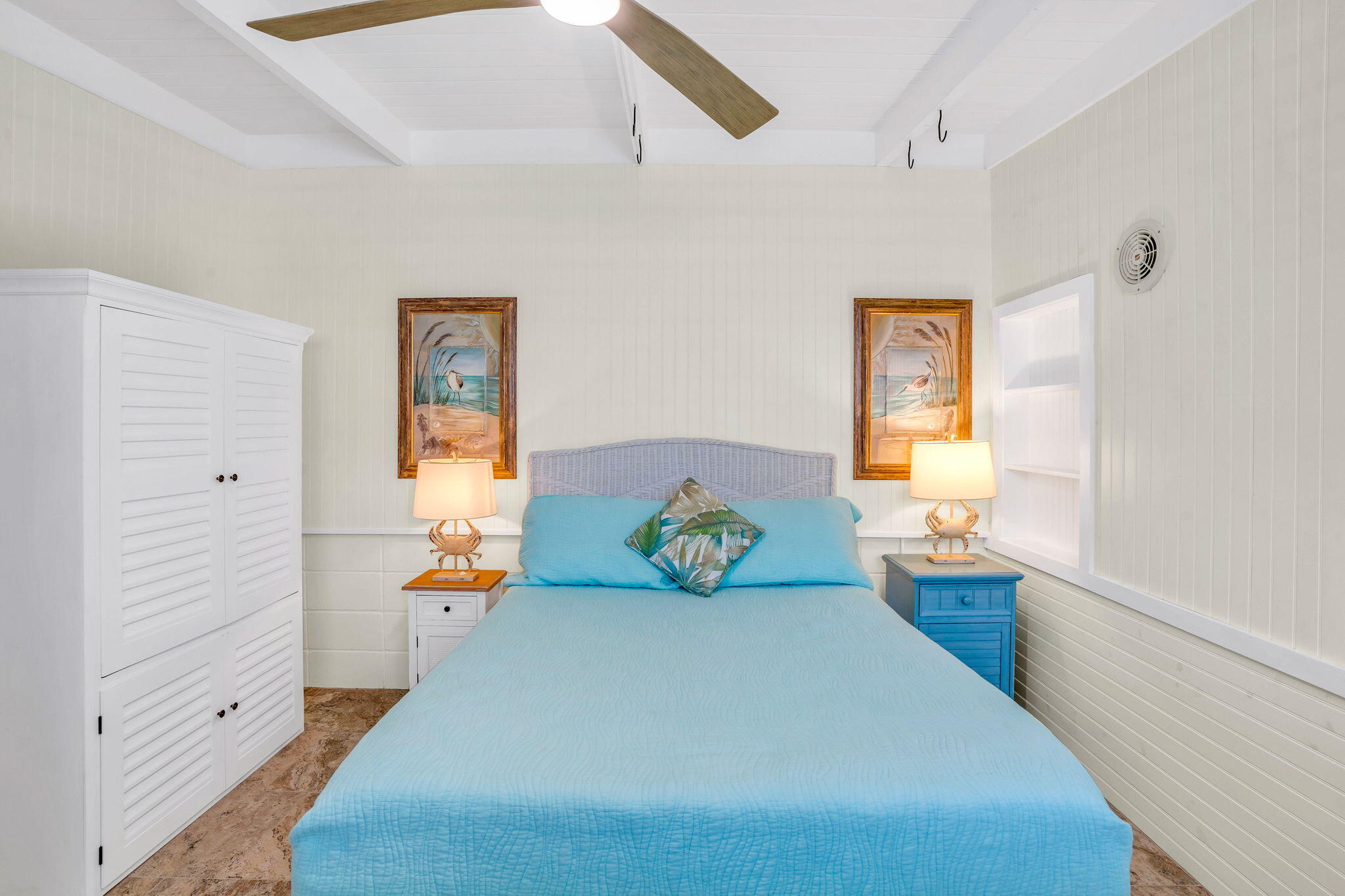 41 Sadowski Causeway Key Colony Beach, FL 33051 - Photo 20 of 40 a bedroom with a bed and a window