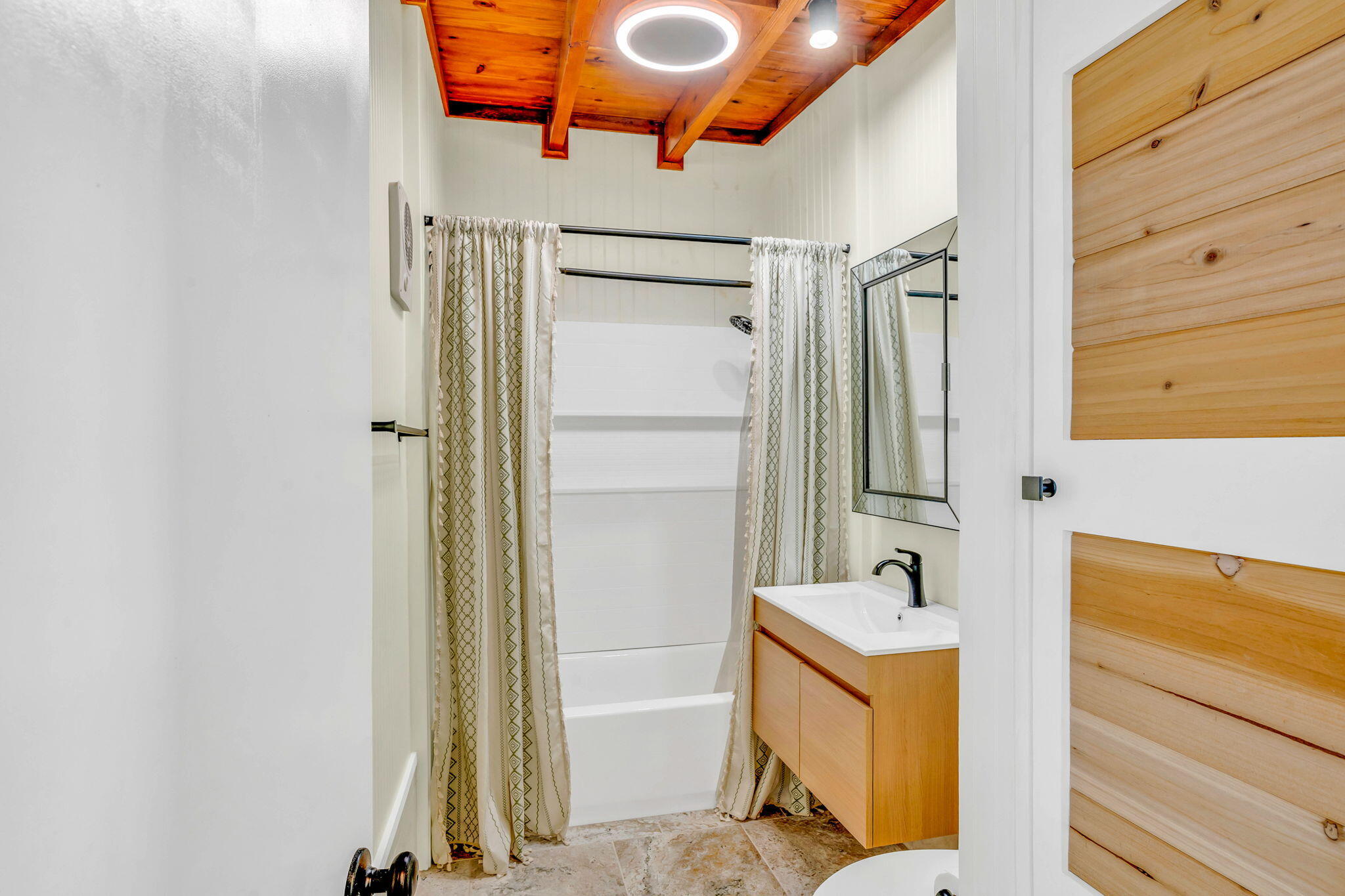 41 Sadowski Causeway Key Colony Beach, FL 33051 - Photo 23 of 40 a bathroom with a tub and a sink