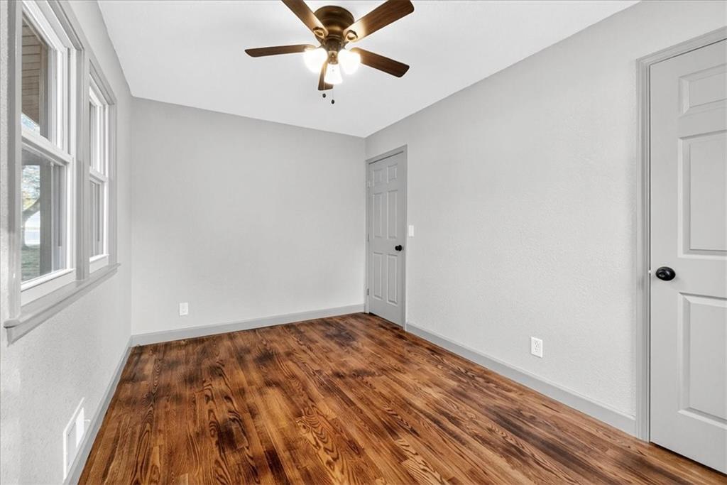 403 Northeast Howard Street Lee's Summit, MO 64063 - Photo 13 of 30