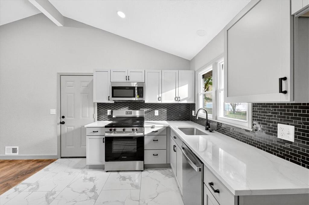 403 Northeast Howard Street Lee's Summit, MO 64063 - Photo 8 of 30