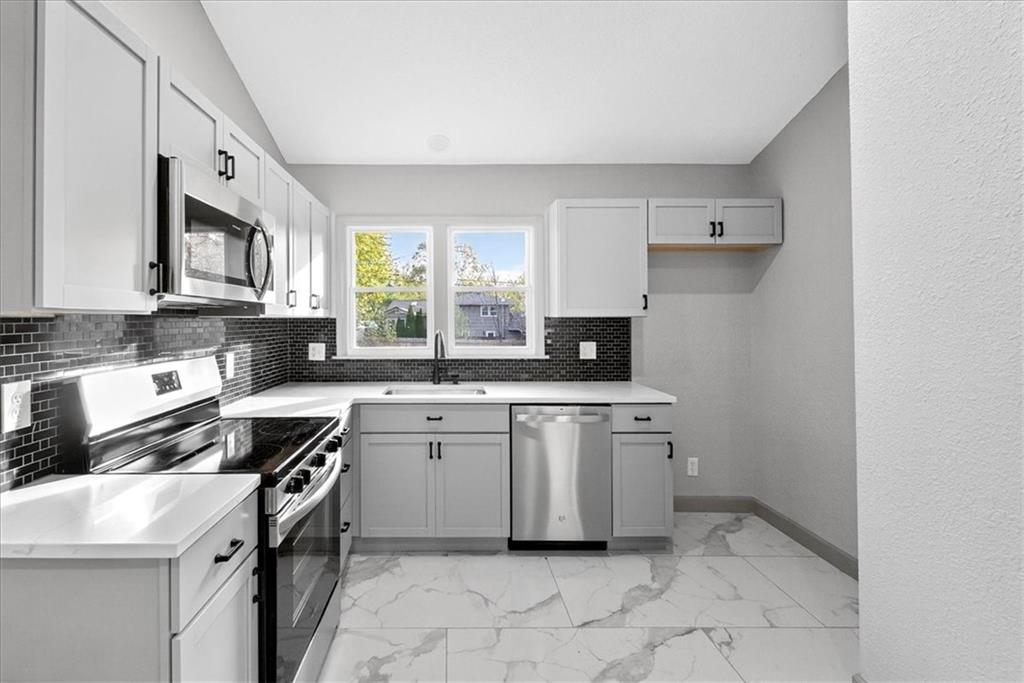 403 Northeast Howard Street Lee's Summit, MO 64063 - Photo 9 of 30