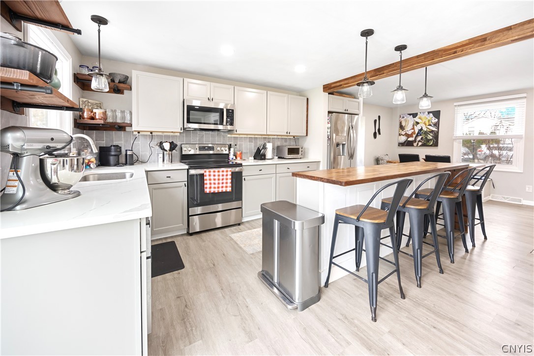 69 Lyndon Road De Witt, NY 13066 - Photo 6 of 30 The open concept eat in kitchen is a chefs dream!