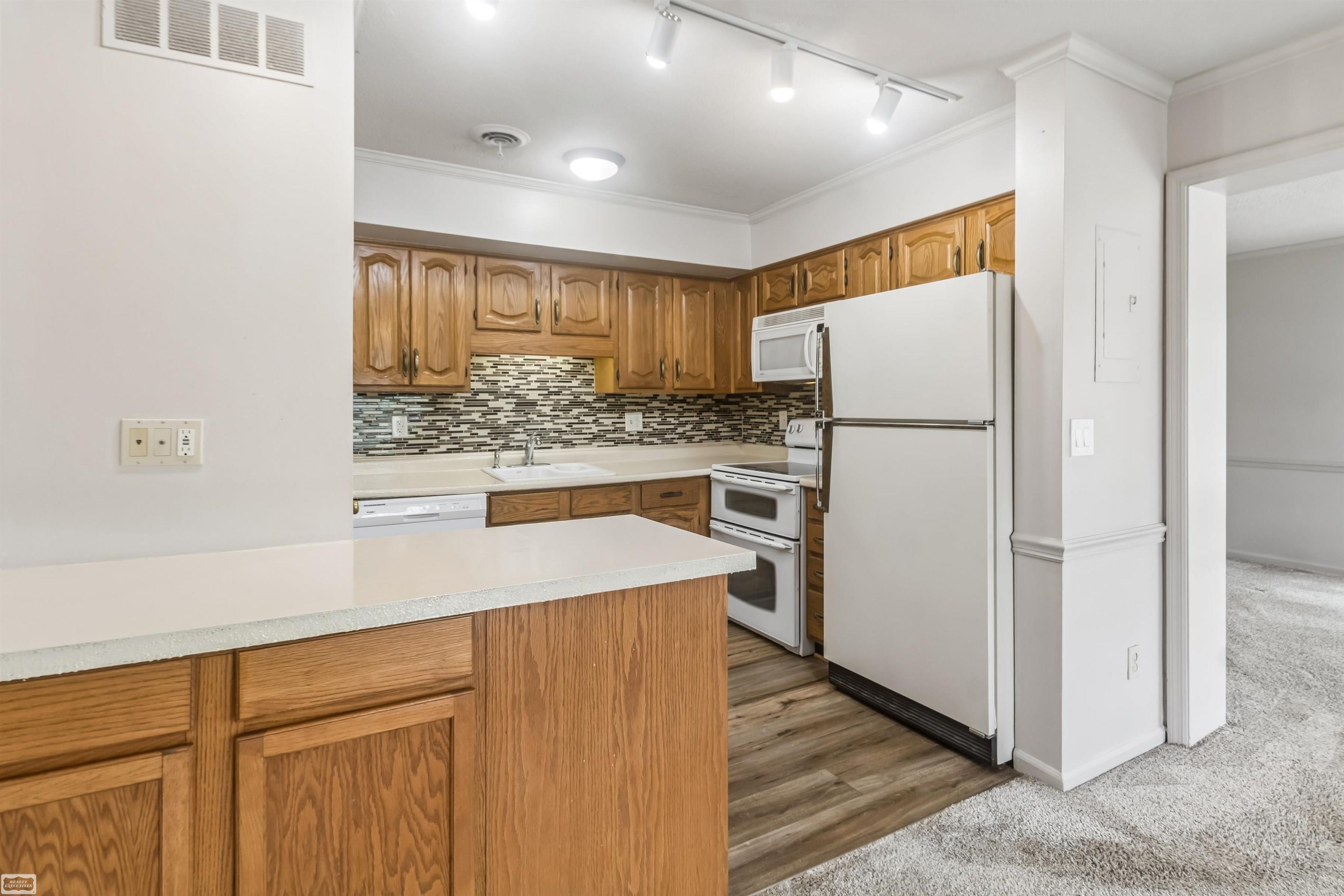 38723 Lighthouse Point Clinton Township, MI 48038 - Photo 9 of 35