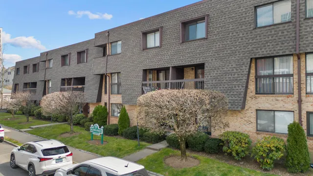 $529,000 | 25 2nd Street, Unit B4, Stamford, CT 06905