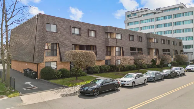 $529,000 | 25 2nd Street, Unit B4, Stamford, CT 06905