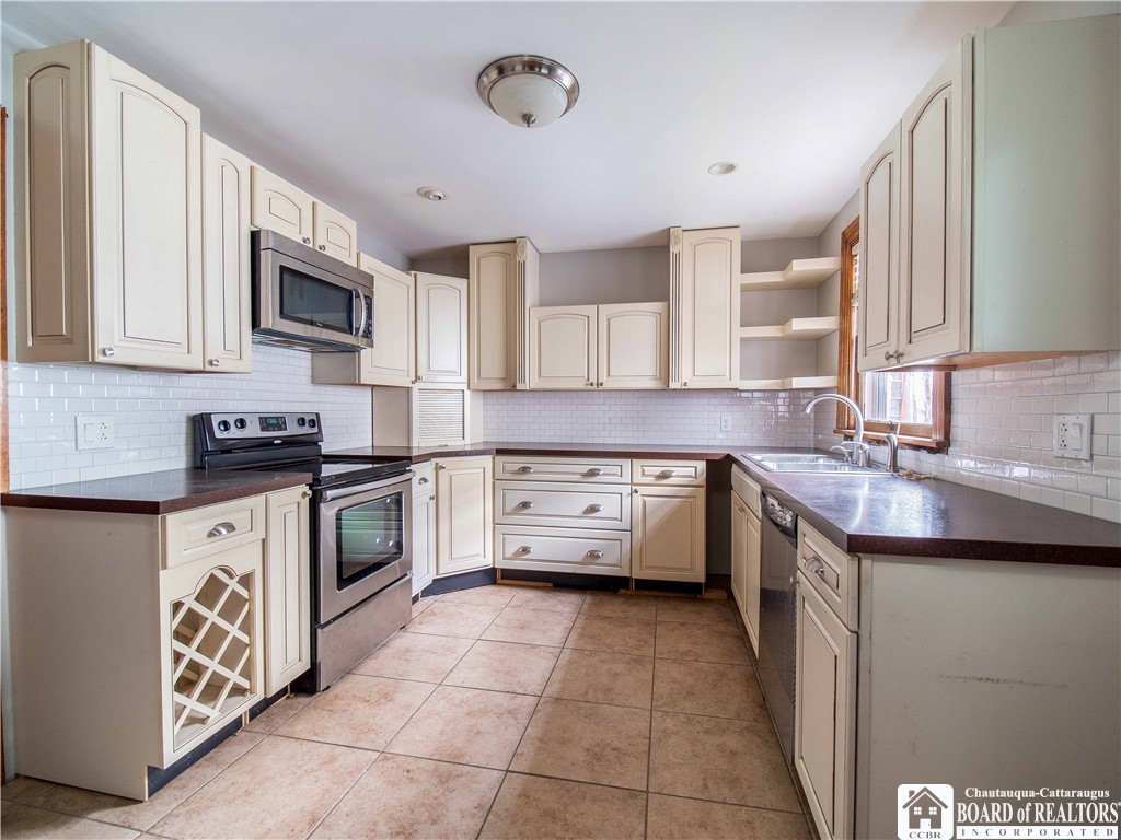 115 Maple Street Jamestown, NY 14701 - Photo 11 of 31