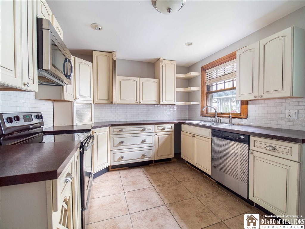 115 Maple Street Jamestown, NY 14701 - Photo 10 of 31