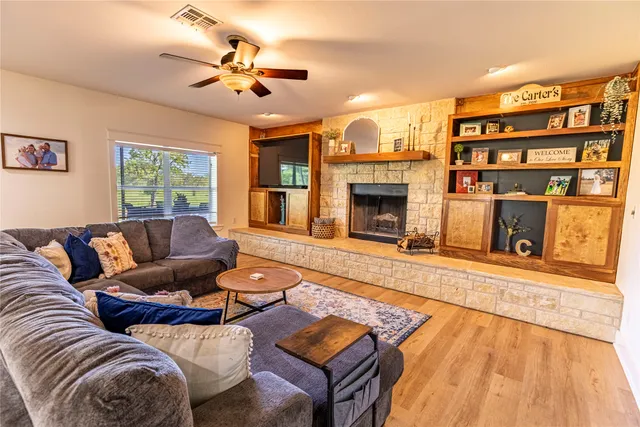 $1,285,000 | 7680 Highway 36, Bellville, TX 77418