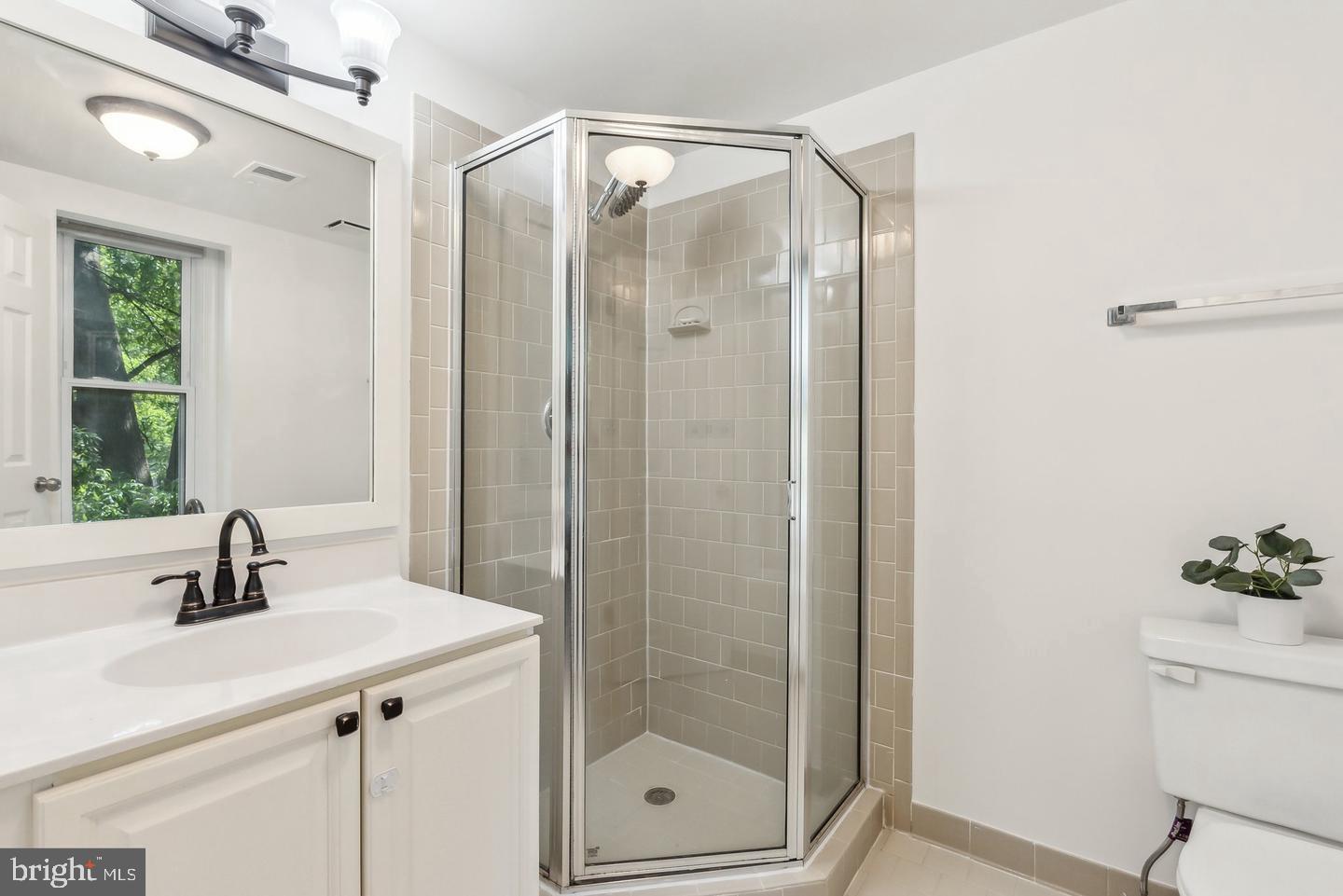 695 West Glebe Road Alexandria, VA 22305 - Photo 18 of 35