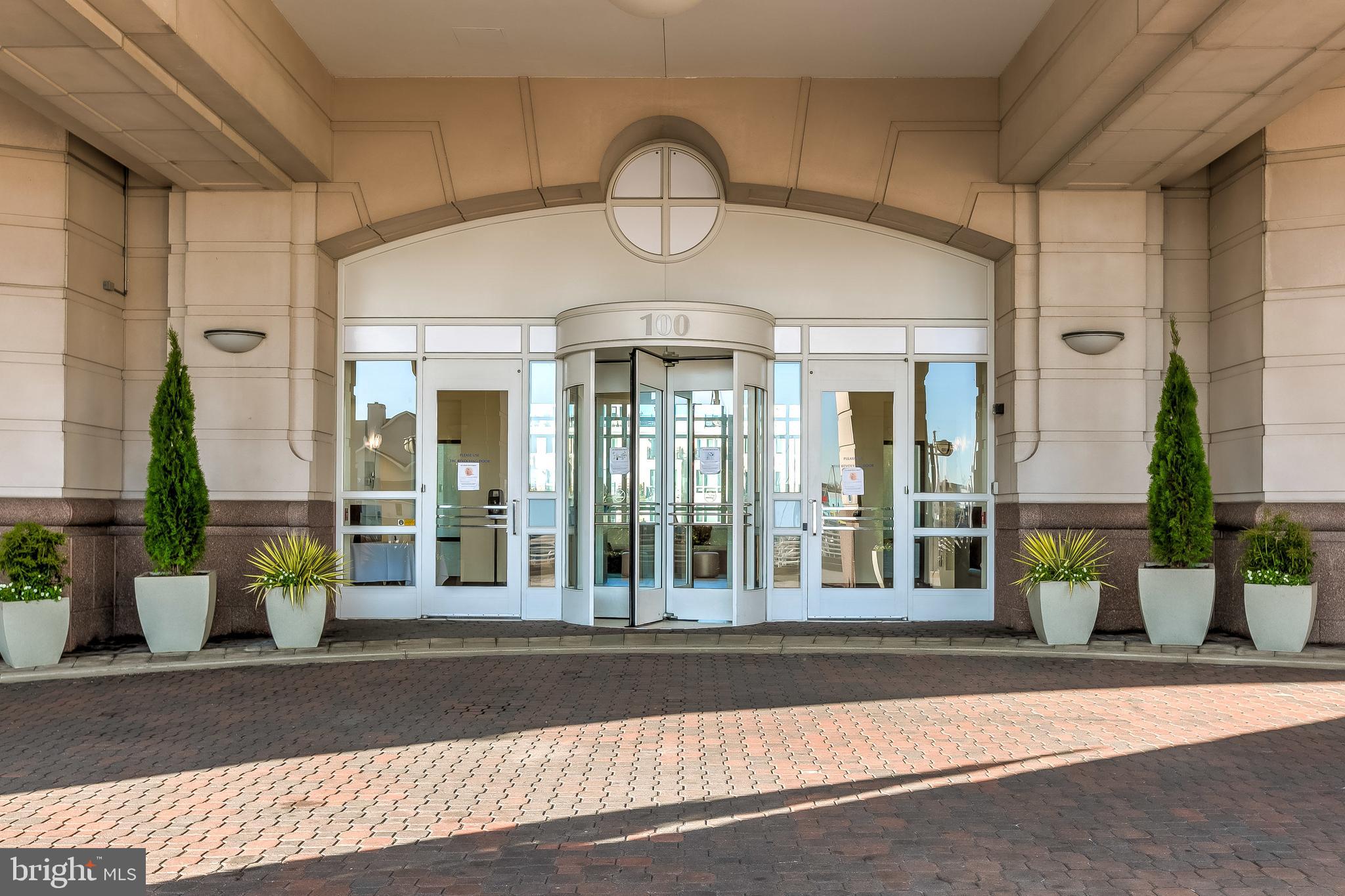 100 Harborview Drive, Unit PH4C Baltimore, MD 21230 - Photo 3 of 115 Entrance to Harborview tower