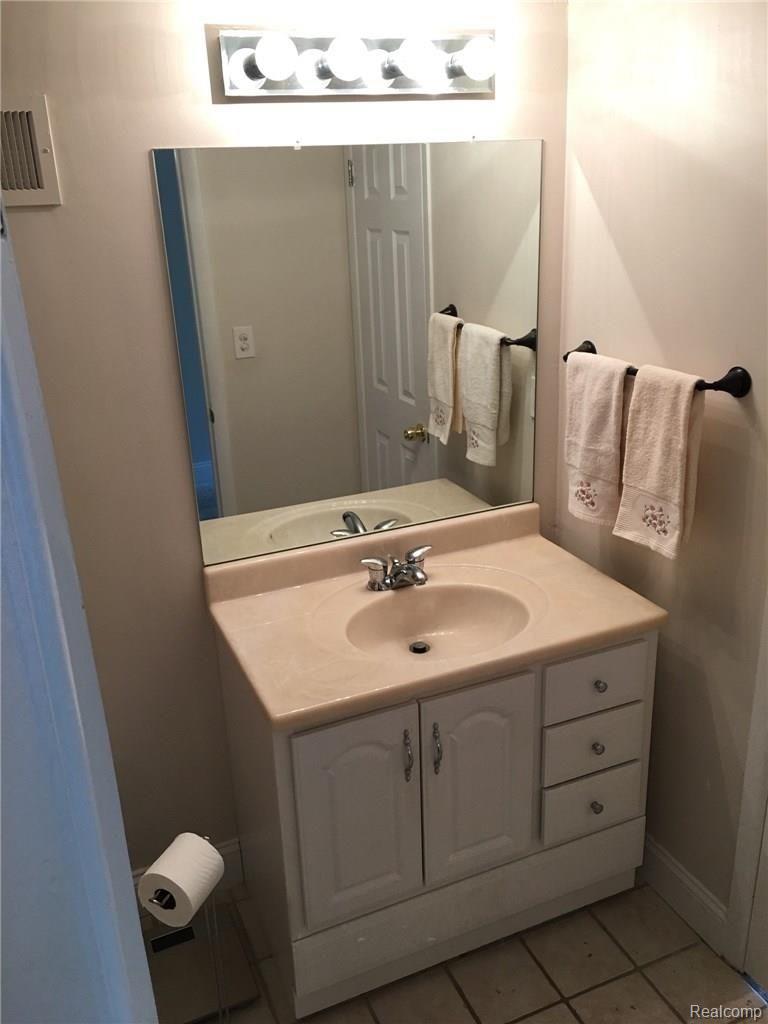 1653 Riverside Drive, Unit 6 Rochester, MI 48309 - Photo 13 of 19 3CD84CB8-65C8-42DD-A4DF-5BB8CC923614.jpeg